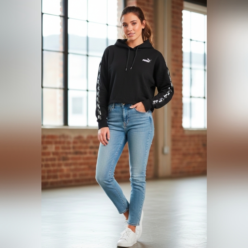 Puma Women's Black Cropped Hoodie